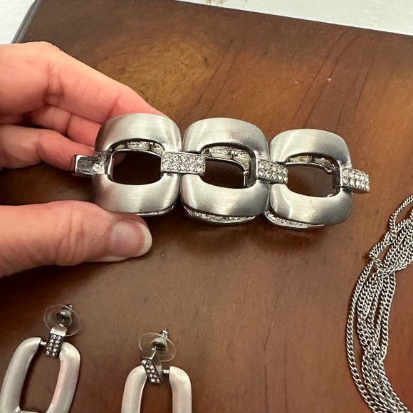 Necklace, bracket, earring set - Picture 4 of 5